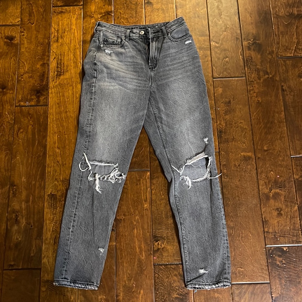 American Eagle ripped straight leg Jeans - size 4 long.